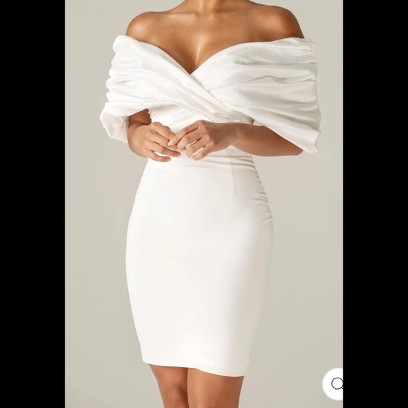 Alieva Dresses & Skirts - Alieva Maribel Crepe Ruffle Shoulder Dress 0468